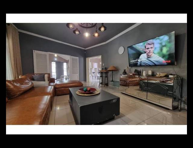 4 BEDROOM HOUSE FOR SALE IN BRAMLEY NORTH